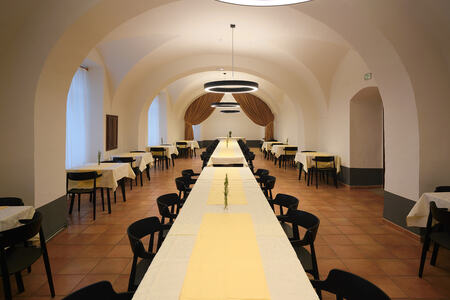 PREDSTAVITEV NOVE OBNOVLJENE JEDILNICE IN DVEH TIPIČNIH SAMOSTANSKIH SOB_JZKK